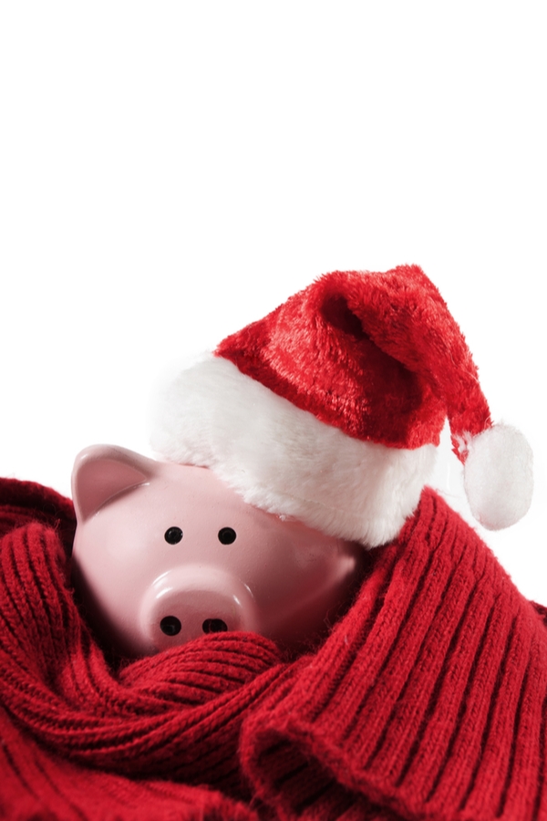 Save Money During The Holidays | how to | holidays | Christmas | how to save money during the holidays | gifts 