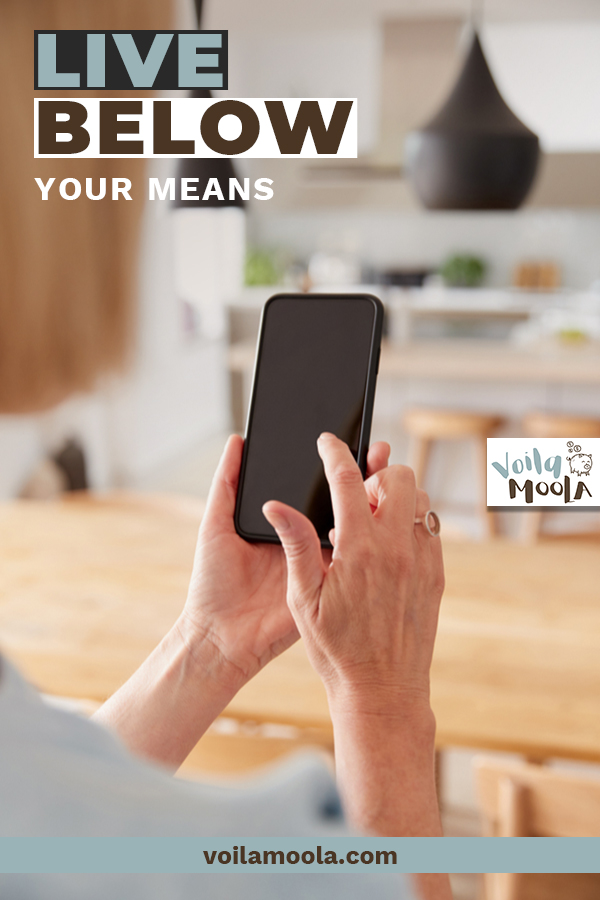 Live below your means more easily than ever with these 6 money-saving apps. These apps get rave reviews, and really work to help you save, get cash back on purchases, and spend less than you make! #voilamoolablog #livebelowyourmeans